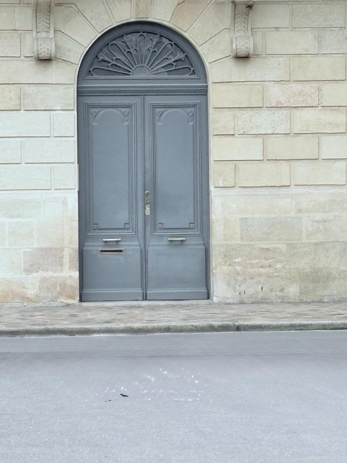 Porte grise de Bordeaux